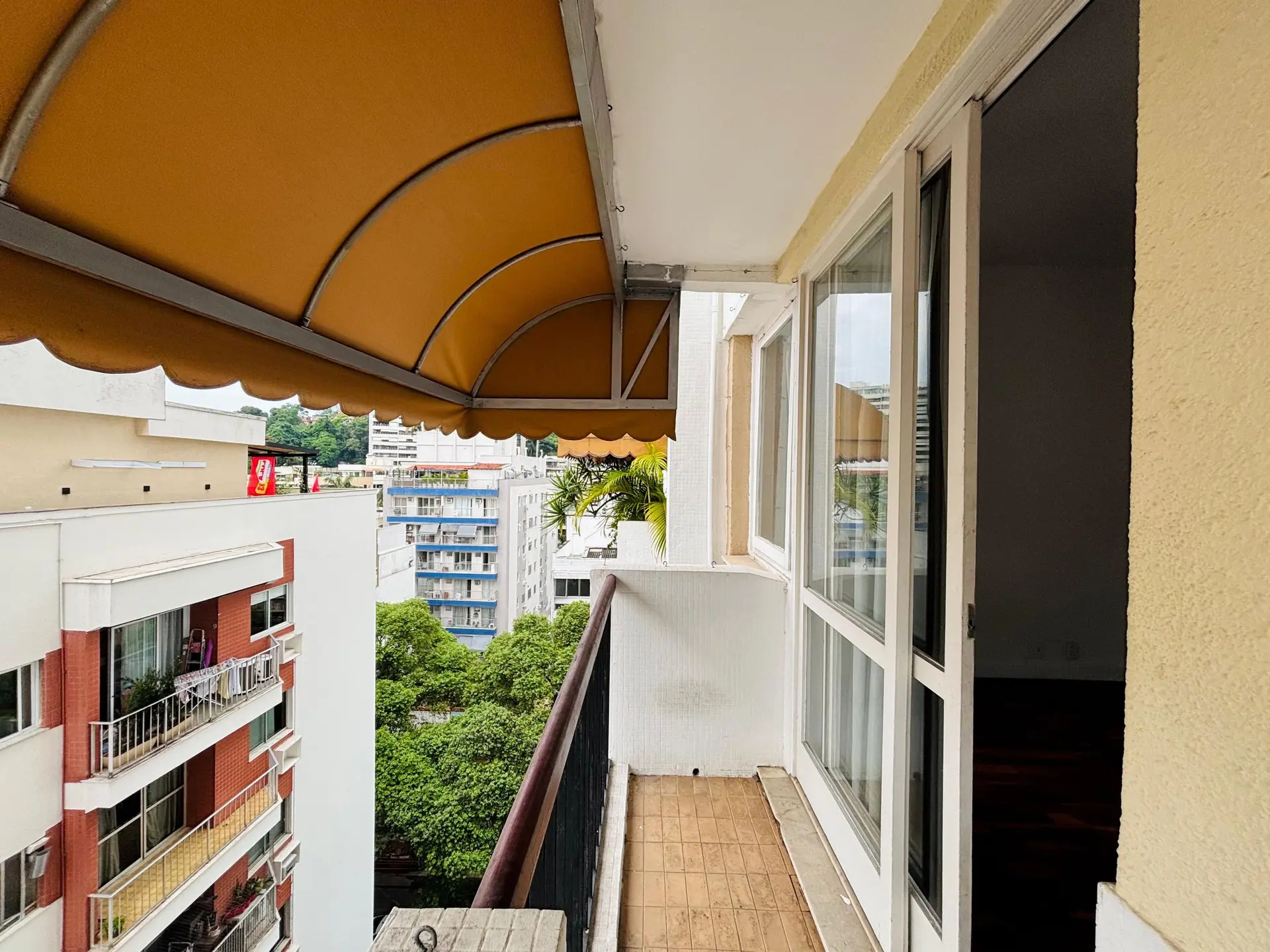 Departamento de 2 dormitorios en edificio con piscina