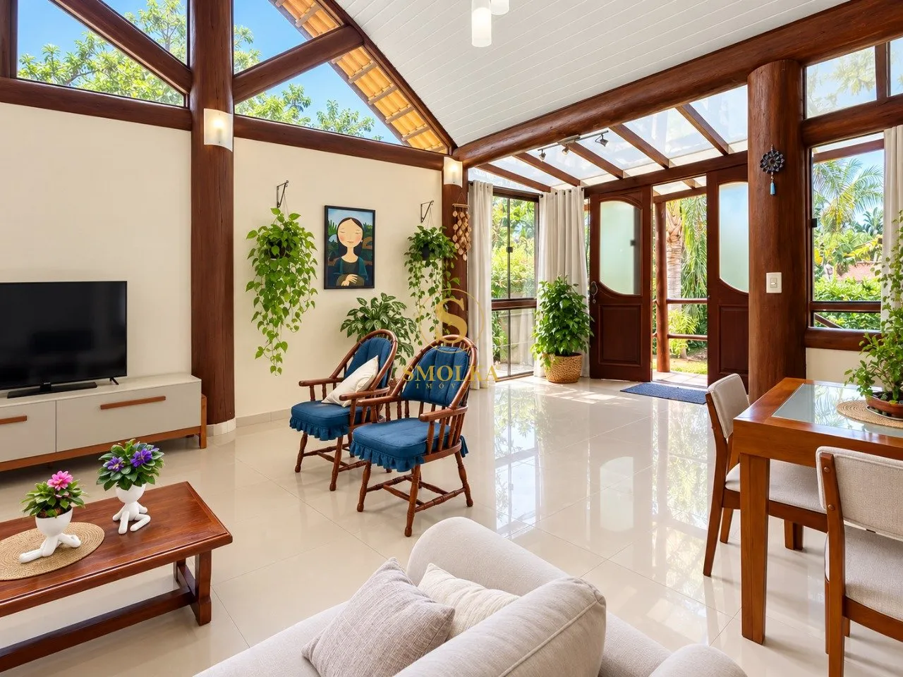 3-bedroom house with floor-to-ceiling windows — photo 10