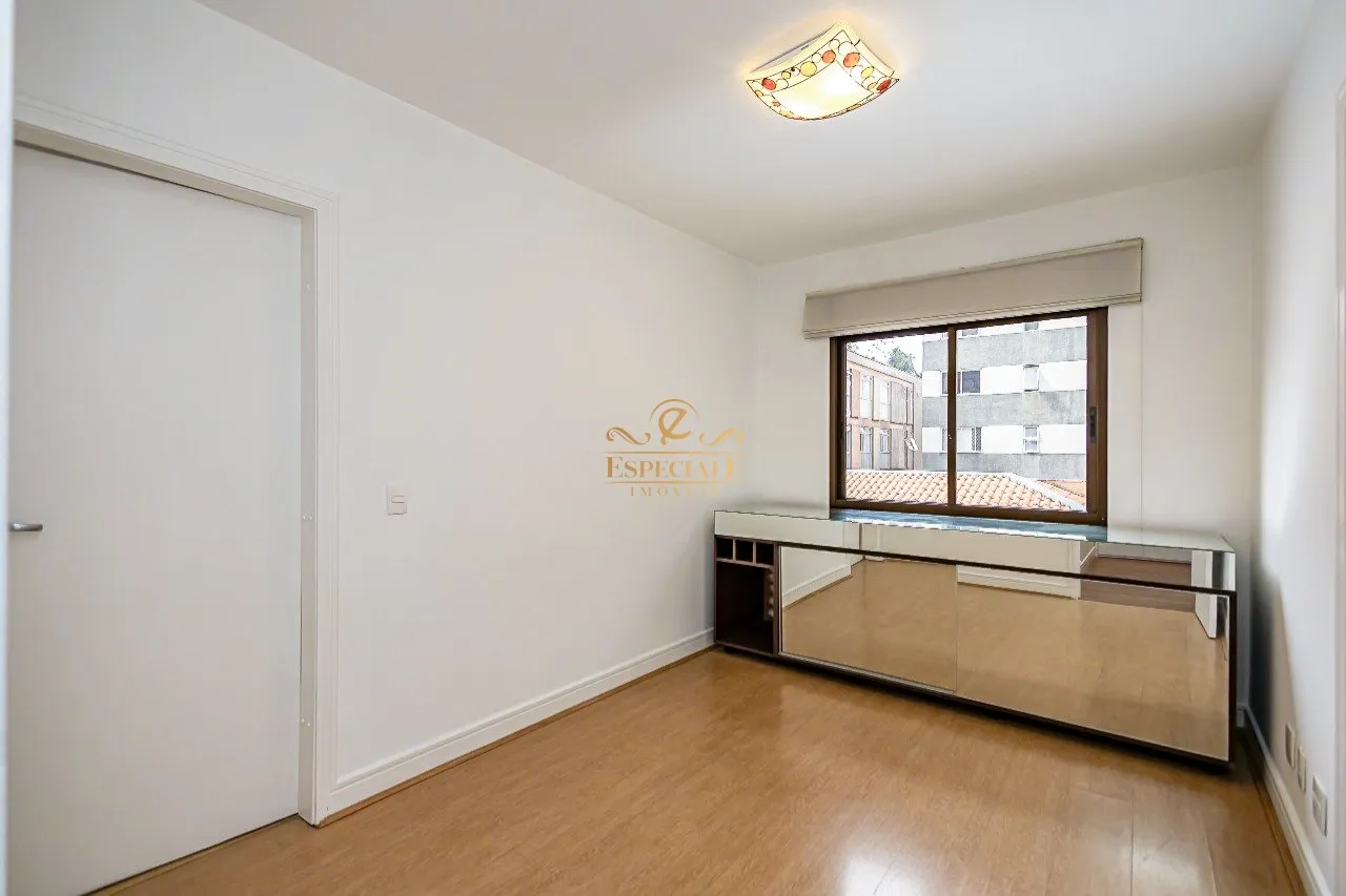 Apartment with 3 en-suite bedrooms and balcony — photo 12