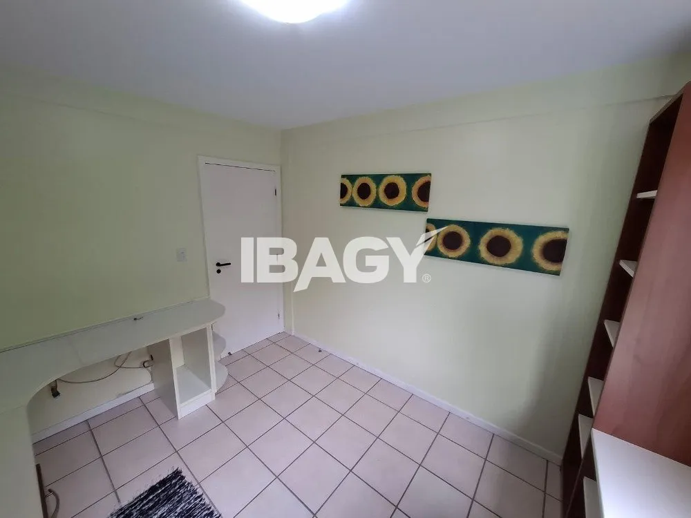 Apartamento amueblado de 3 dormitorios con balcón y parrilla — photo 27