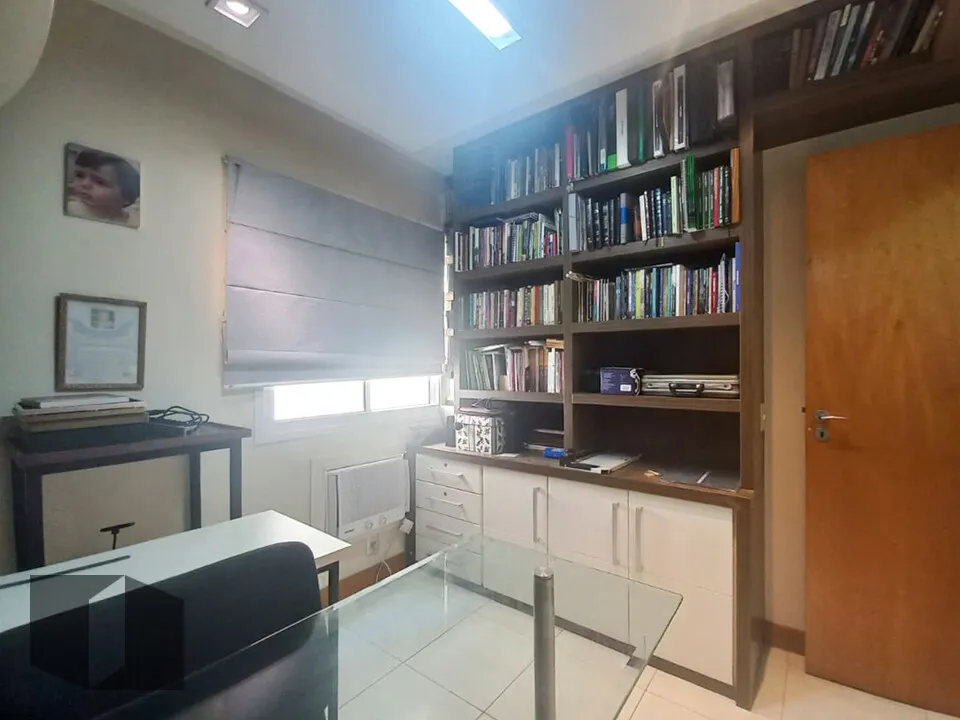 Furnished 3-bedroom apartment with 3 baths and balcony — photo 15