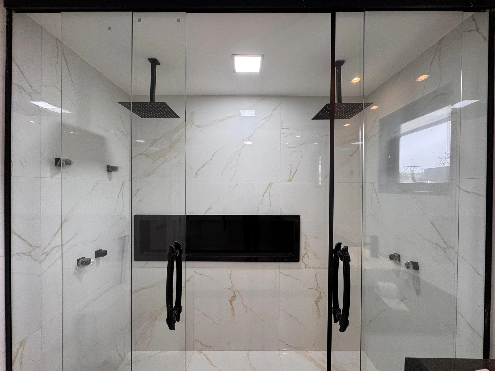 Condo house with 4 en-suite bedrooms and private yard — photo 61
