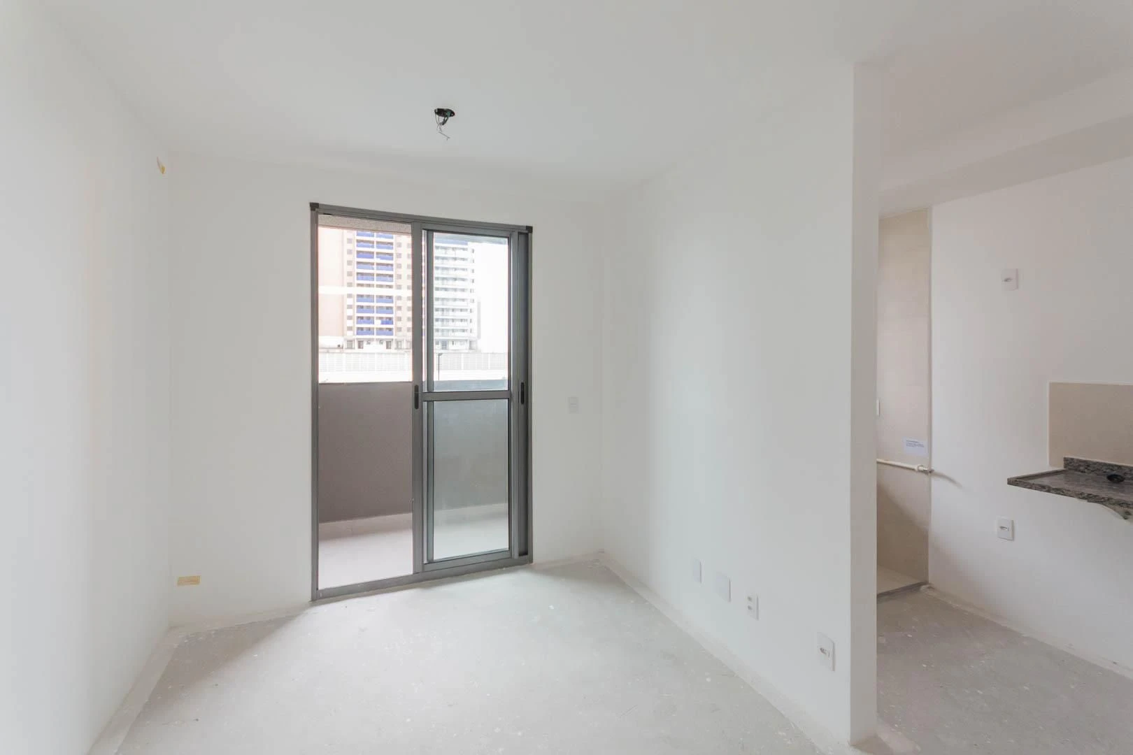 2-bedroom apartment with a suite and a glass balcony — photo 20