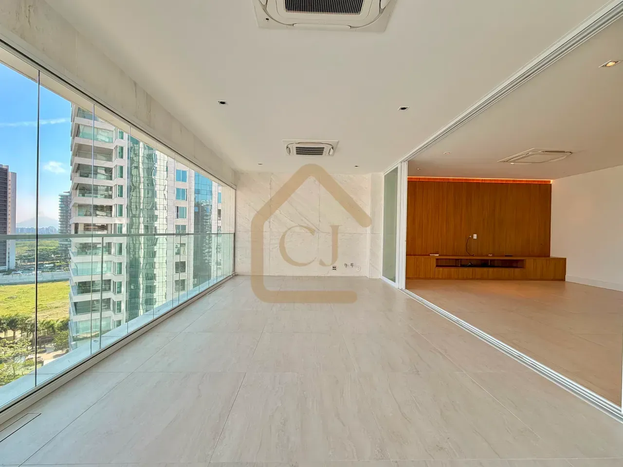 Unfurnished 3-bedroom apartment with 5 bathrooms and balcony — photo 15