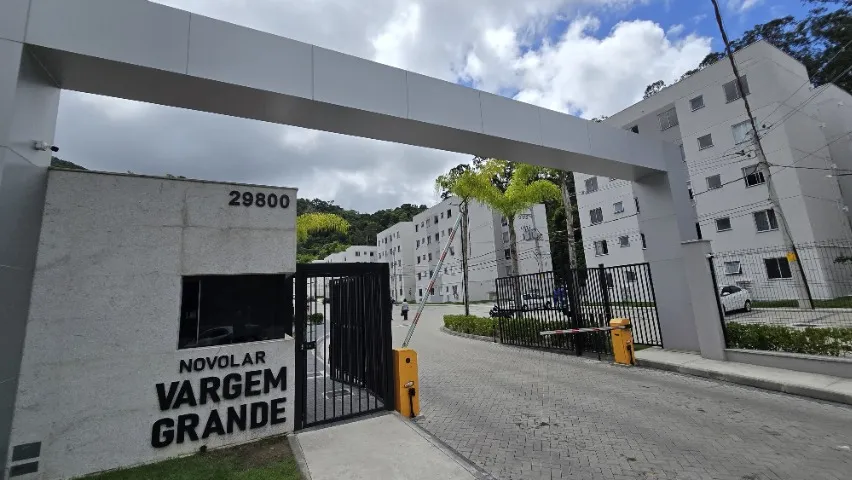 Apartamento sem mobília com cozinha separada e varanda — photo 5