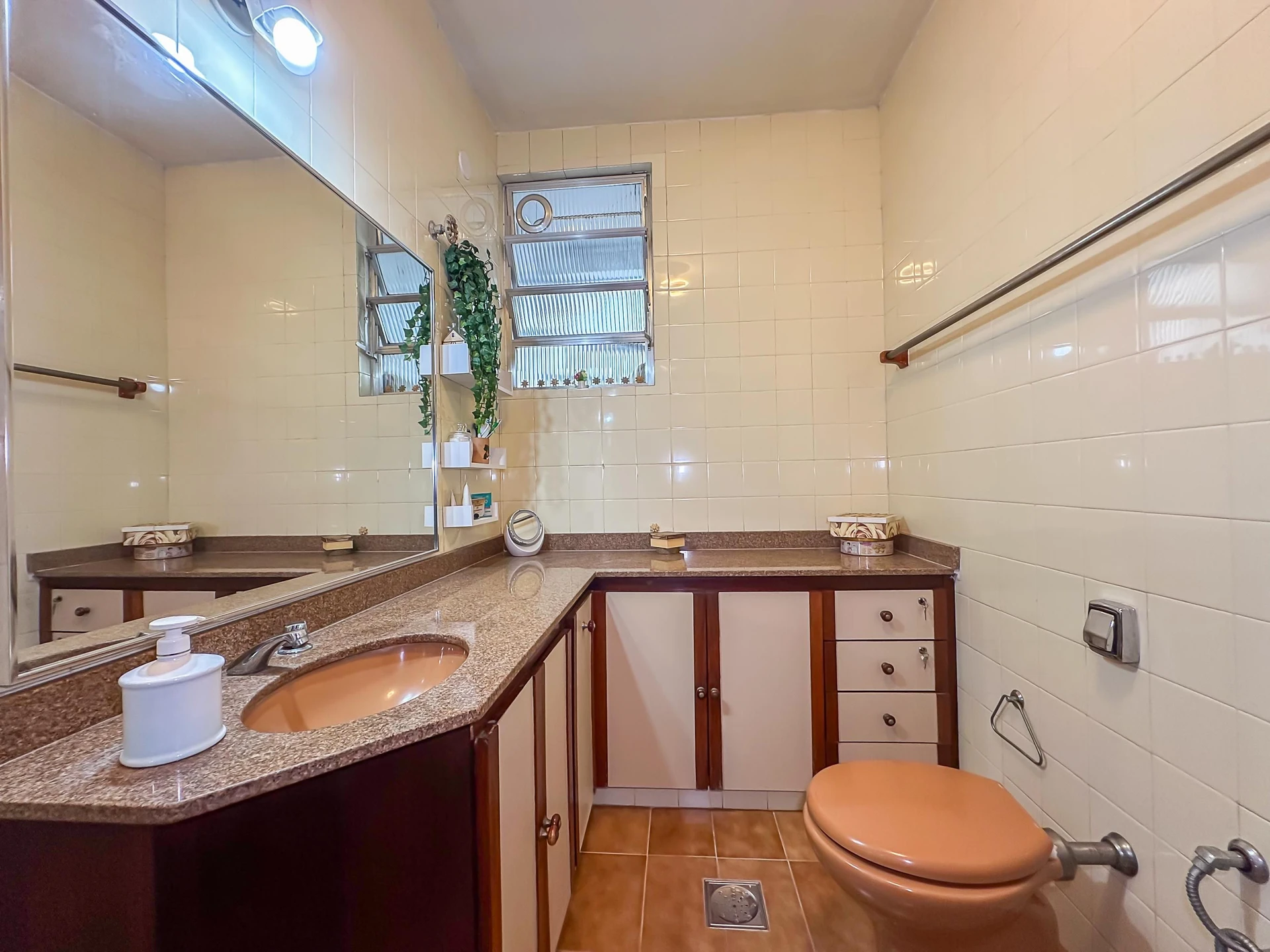 Furnished 2-bedroom apartment with separate kitchen — photo 50