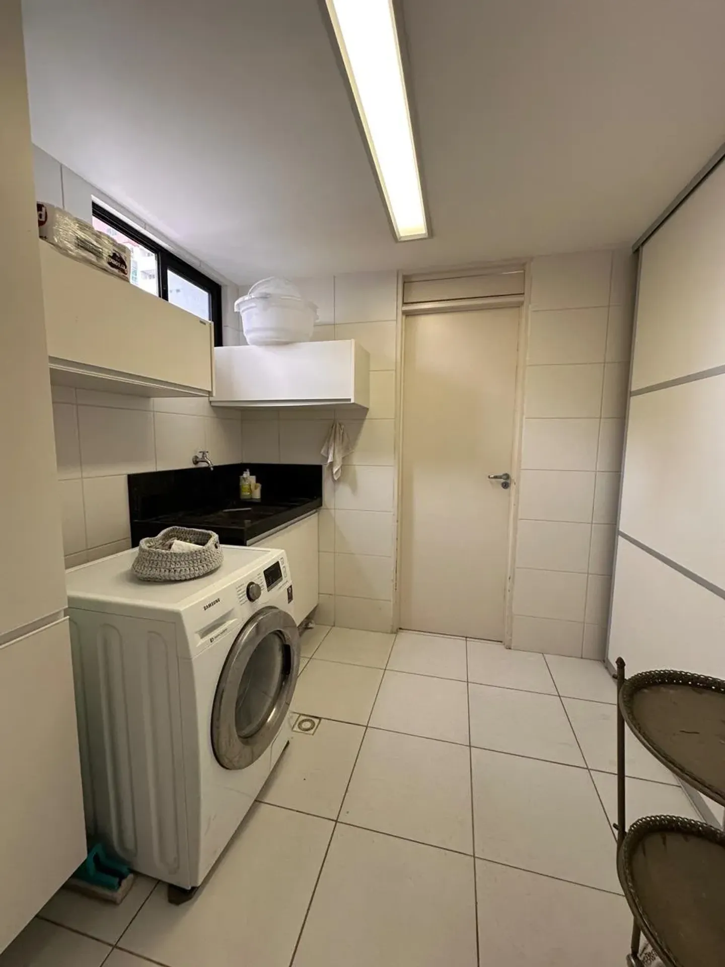 Furnished 180 m² apartment with 3 en-suites and balcony — photo 11
