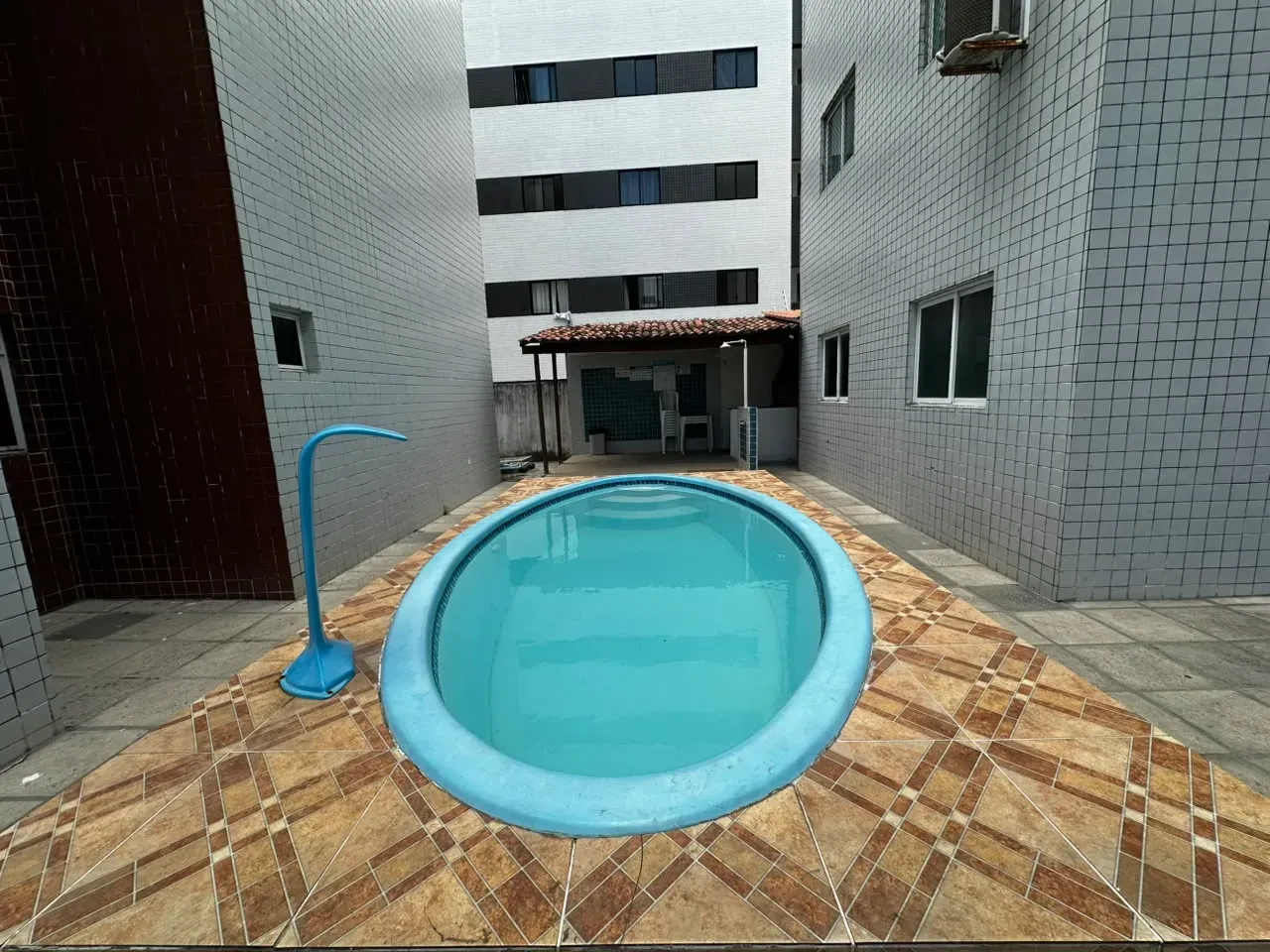 Apartamento de 2 quartos em condomínio com piscina — photo 5