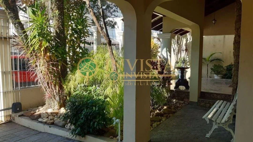 Casa de dos plantas con 5 dormitorios y 420 m² — photo 7