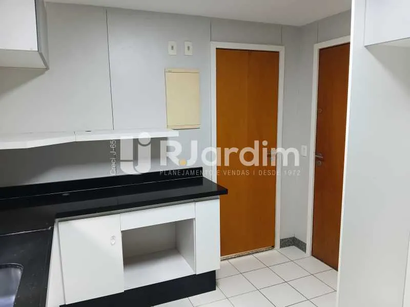 Apartamento com 3 quartos e varanda — photo 10