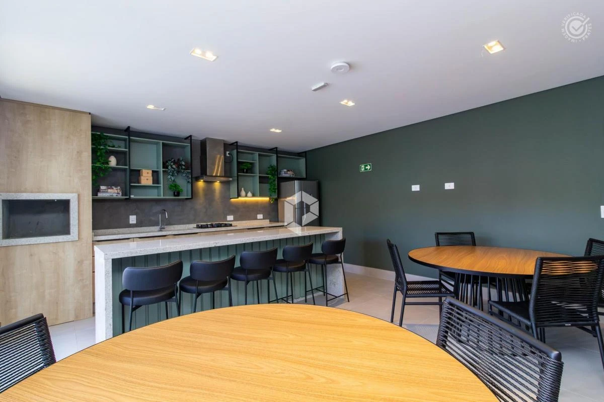 One-bedroom apartment in a building with a gym — photo 6
