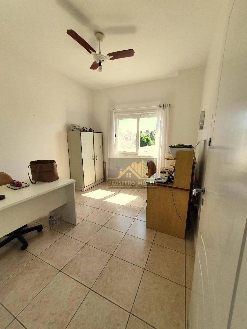 Casa de 5 dormitorios con balcón cerrado con vidrio — photo 25