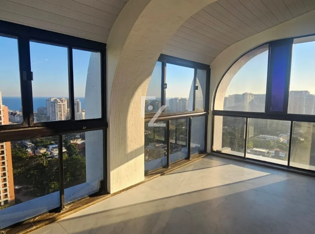 Duplex apartment on the 20th floor with city and water views — photo 4