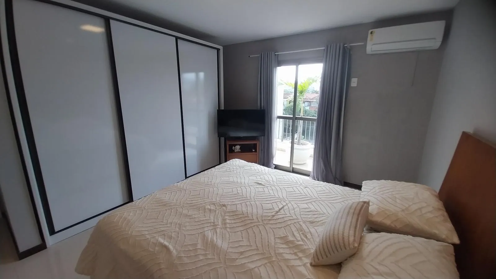Unfurnished apartment with 4 bedrooms and 5 bathrooms — photo 39