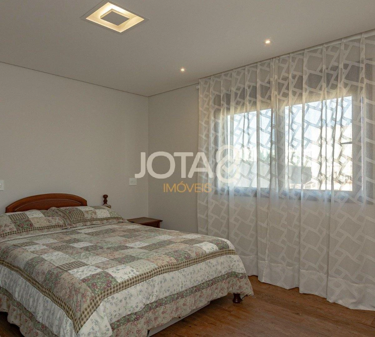 Мебльований будинок 283 м² з відкритою кухнею — photo 32