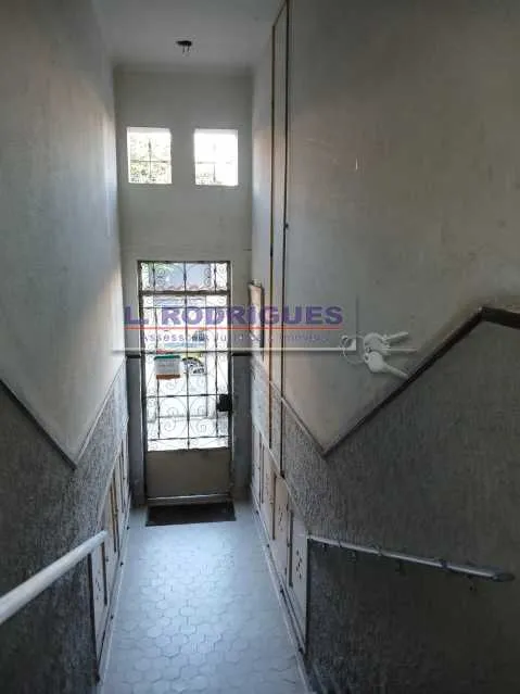 Unfurnished apartment with gas stove kitchen: 2 bedrooms, 1 bath — photo 10
