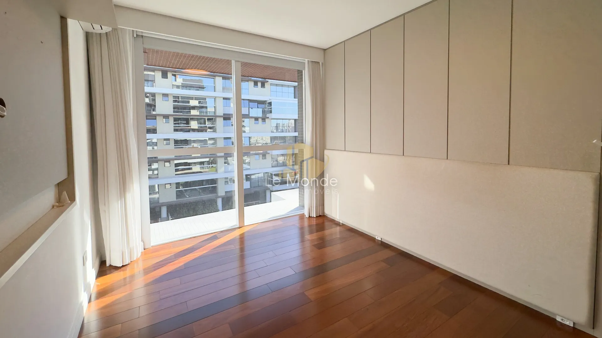Duplex apartment with 3 bedrooms and 156 m² — photo 31