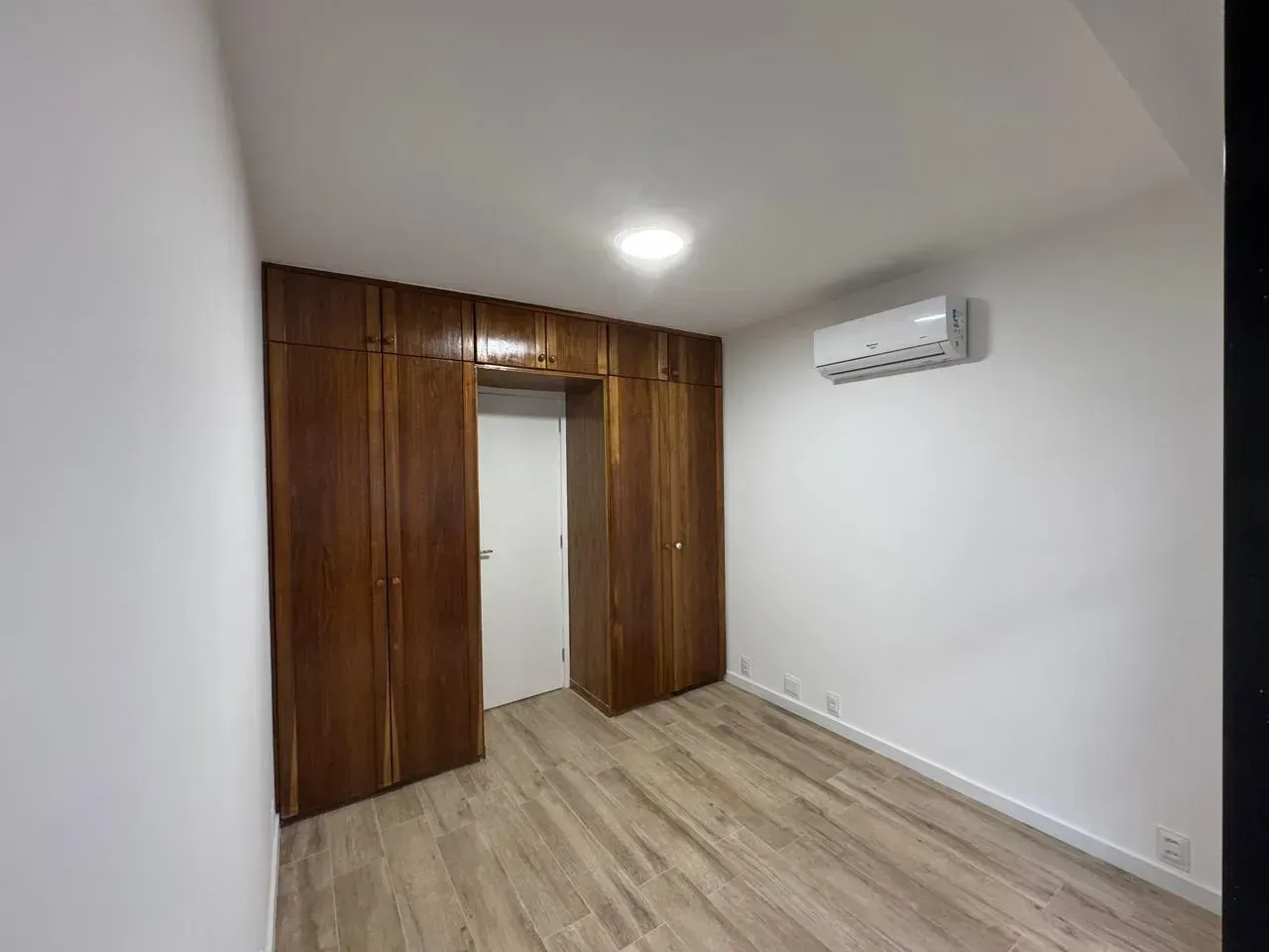 Rental apartment with 3 bedrooms and a glassed-in balcony — photo 3