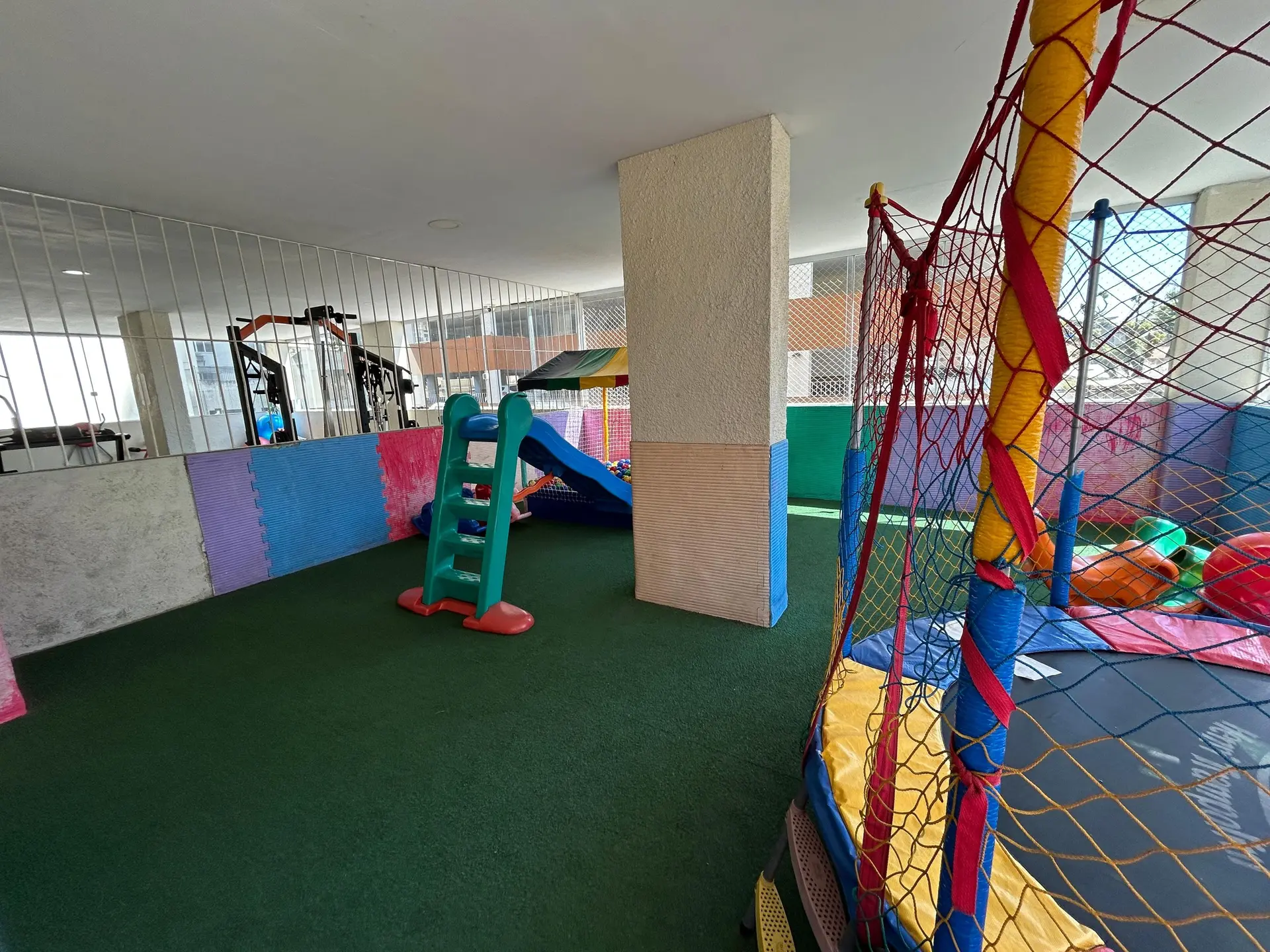 Apartamento com 3 quartos e suíte em bom estado — photo 25