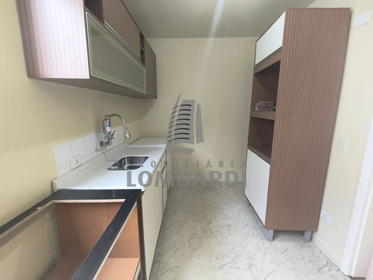 Unfurnished 3-bedroom apartment with 57 m² and a separate kitchen — photo 6