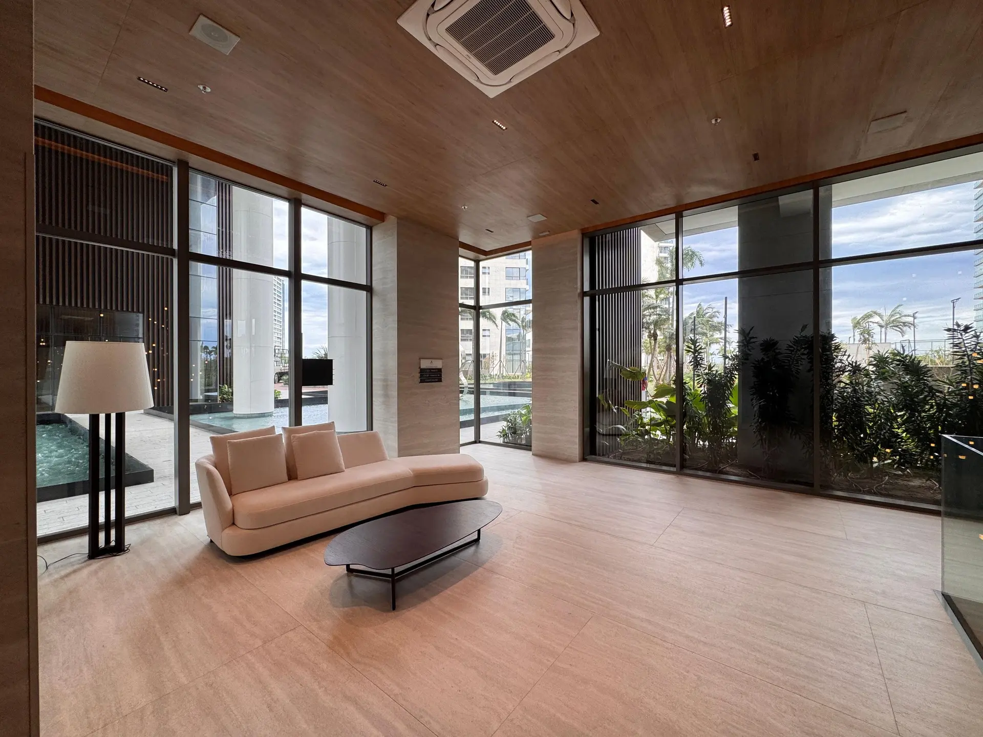 Furnished apartment with 3 en-suite bedrooms and balcony — photo 86