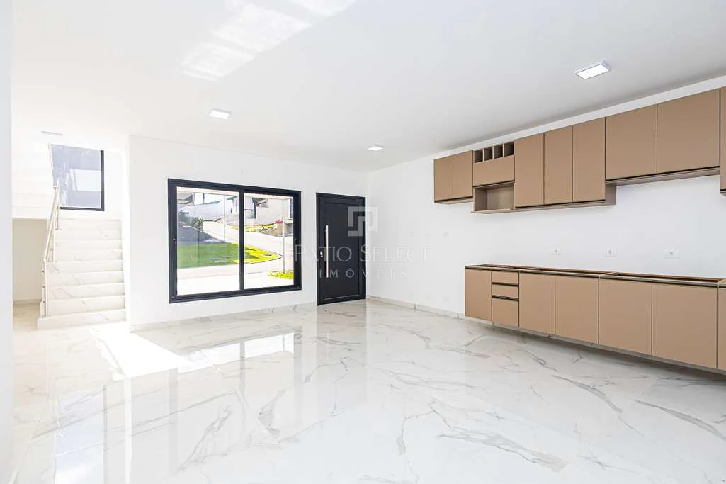 House with 3 en-suite bedrooms and 2 parking spots