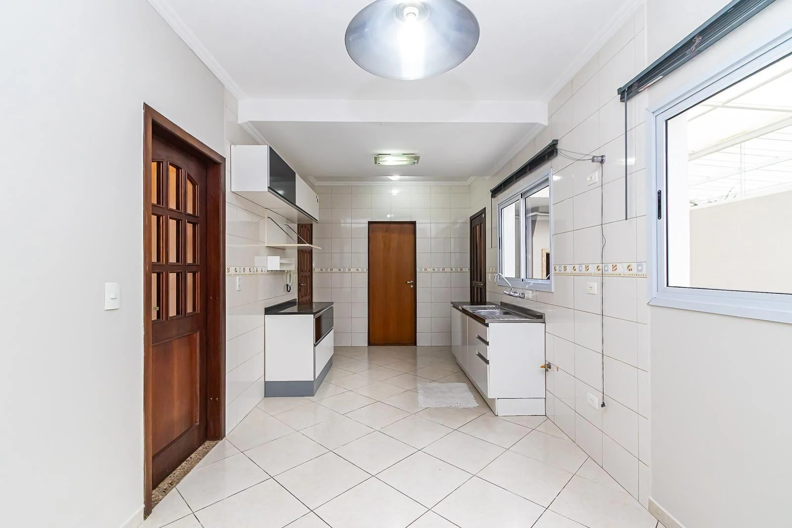 3-bedroom house with a grill on the balcony in Curitiba — photo 2