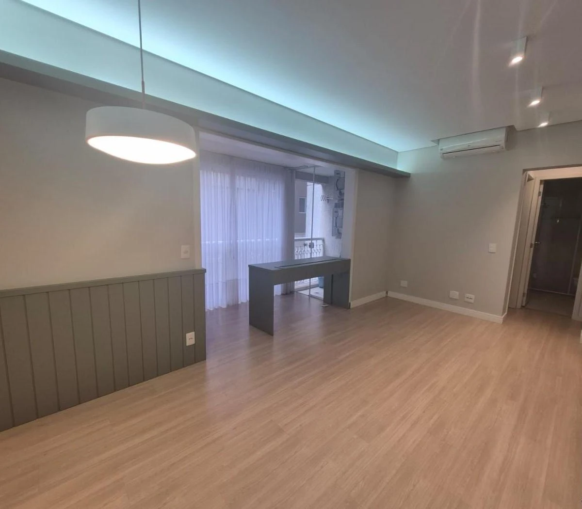 One-bedroom apartment with a washing machine — photo 4