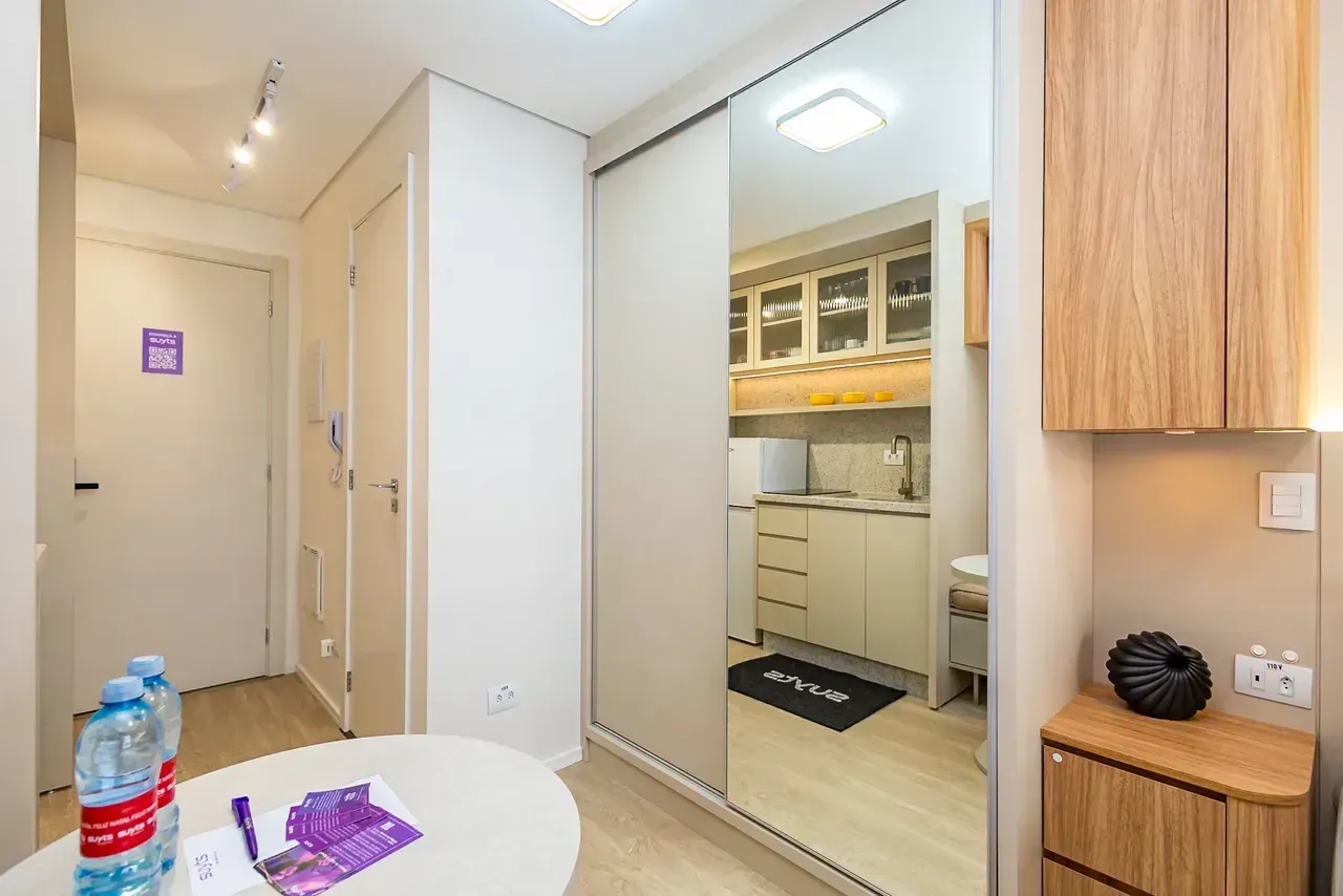 Furnished 1-bedroom apartment with 1 bathroom — photo 28