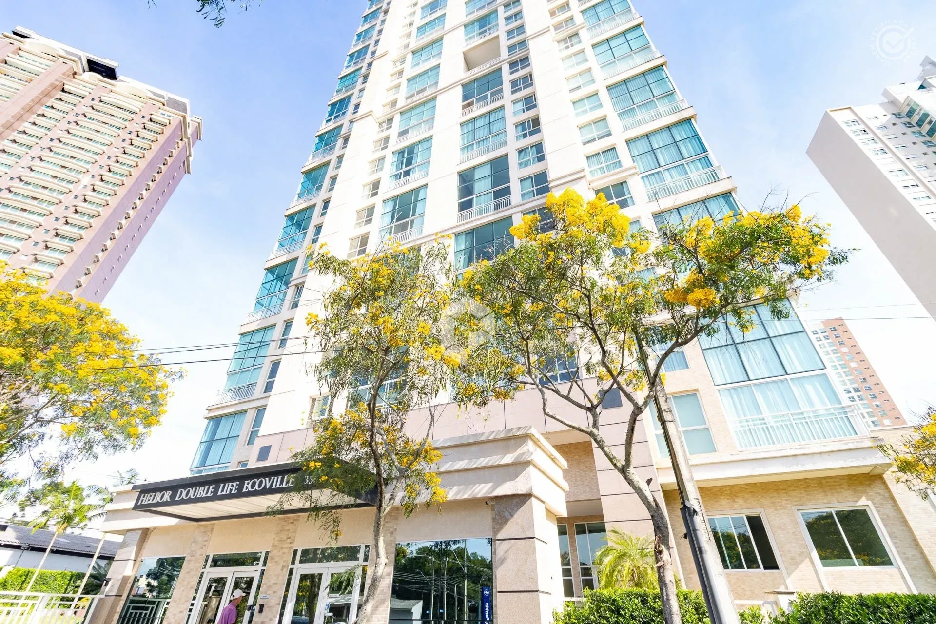 Furnished apartment with 3 en-suite bedrooms and 295 m² — photo 33