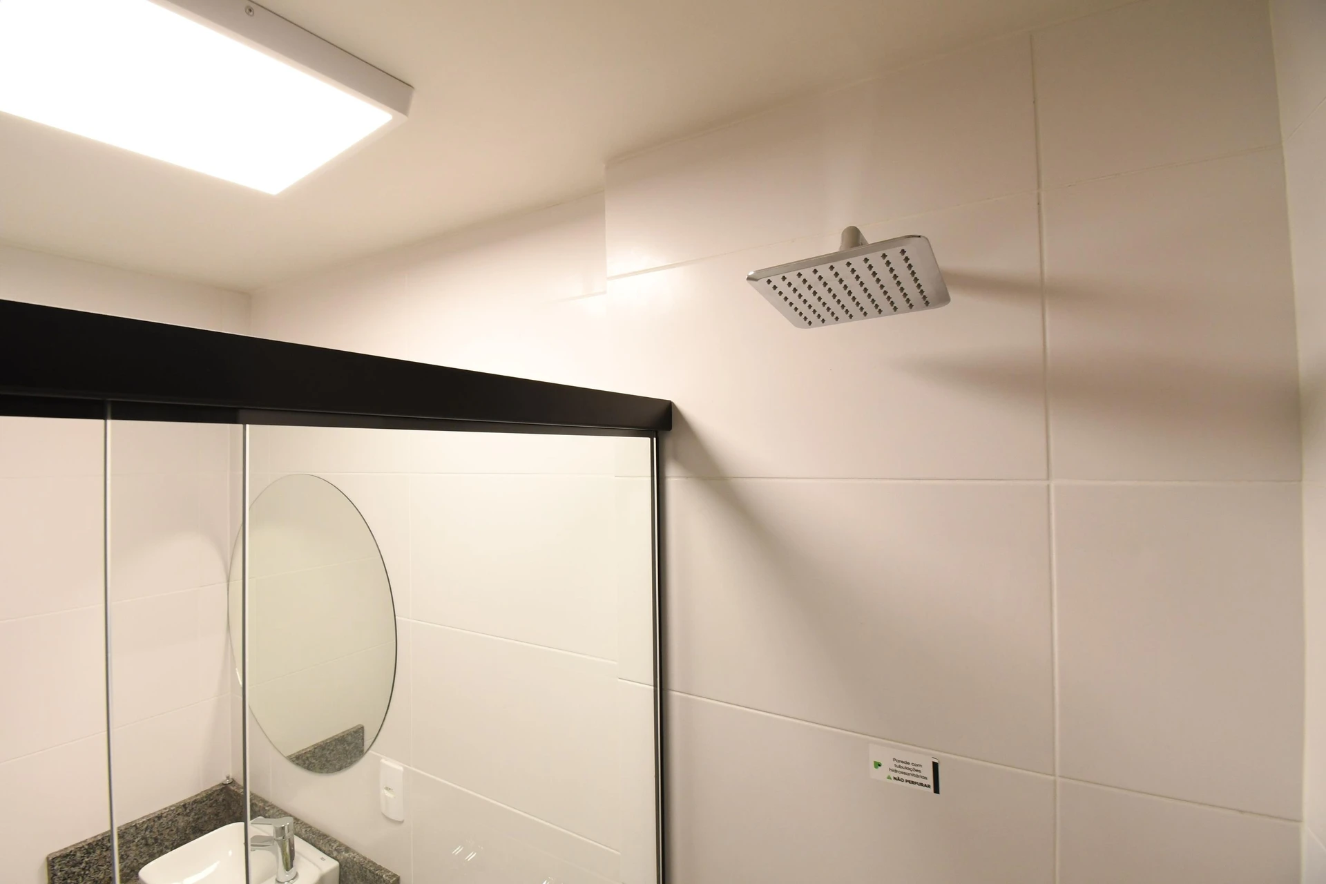 2-bedroom apartment with wood or laminate floors in Curitiba — photo 27