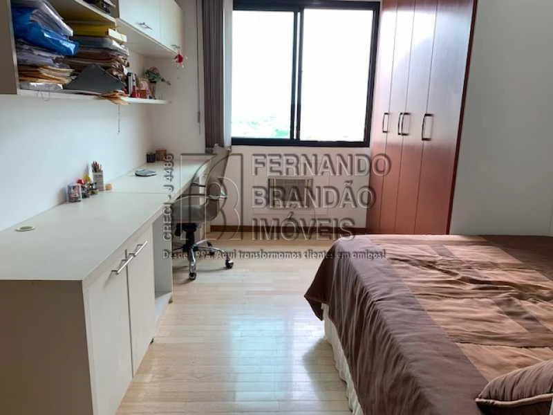 4-bedroom apartment with a bathtub — photo 20