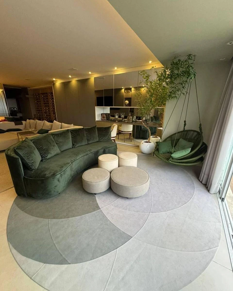 Apartamento mobiliado, 318 m², com janelas do piso ao teto