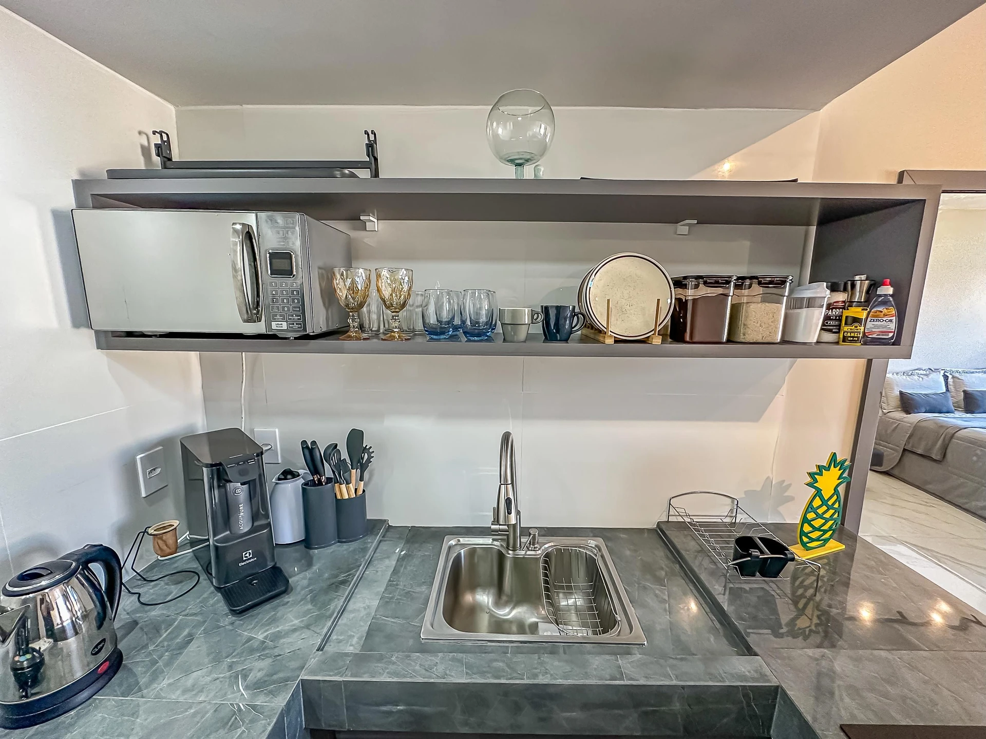 Furnished studio with 1 bedroom and 1 bathroom — photo 26