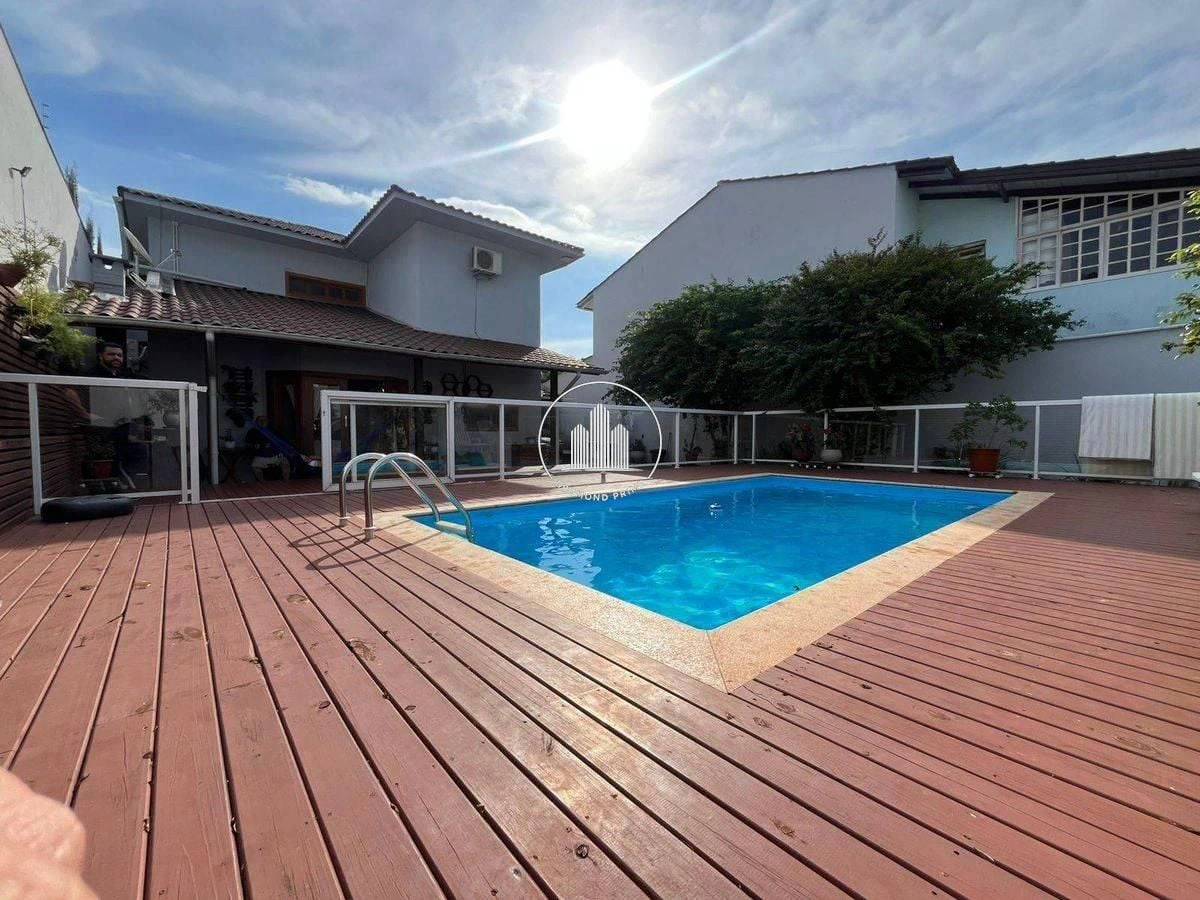 Casa de 3 quartos com 360 m² e piscina compartilhada — photo 5
