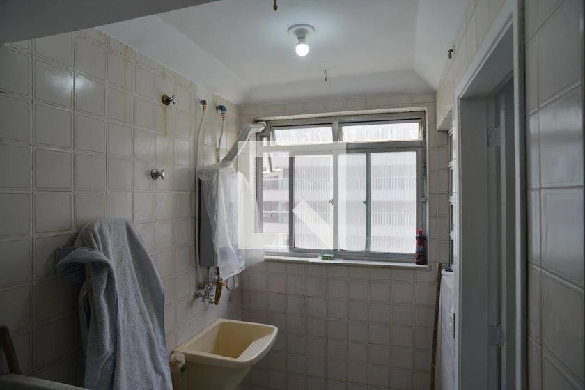 Квартира з 2 спальнями та дерев'яною підлогою або ламінатом — photo 32