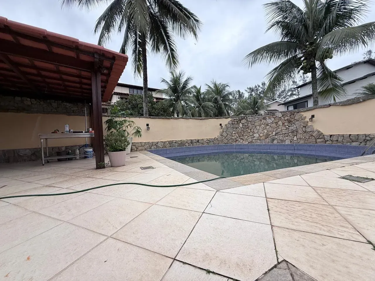 House, 600 m², with a grill on the balcony — photo 2