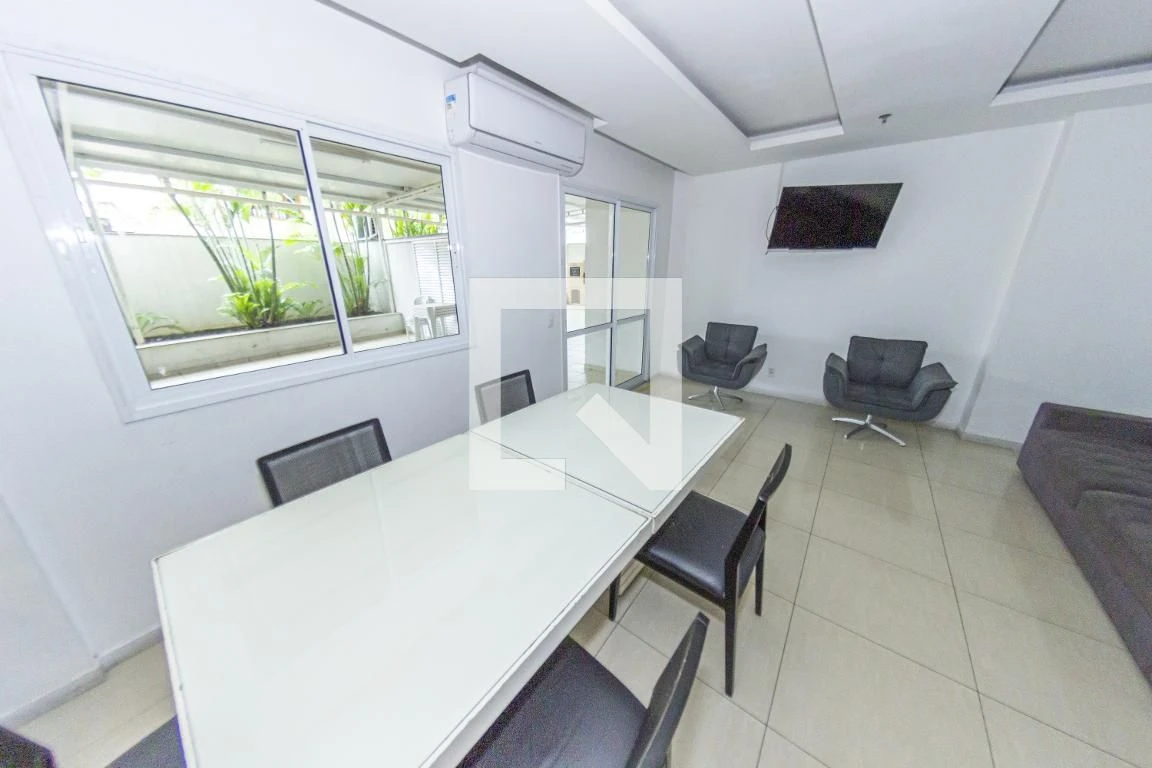 Furnished 2-bedroom apartment with 1 bath and parking — photo 23