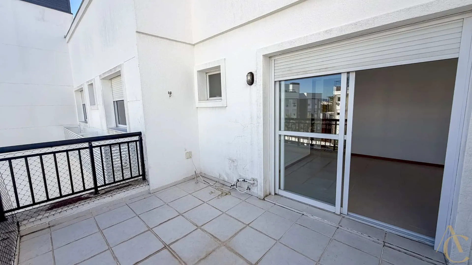 Furnished apartment with 3 en-suite bedrooms — photo 11