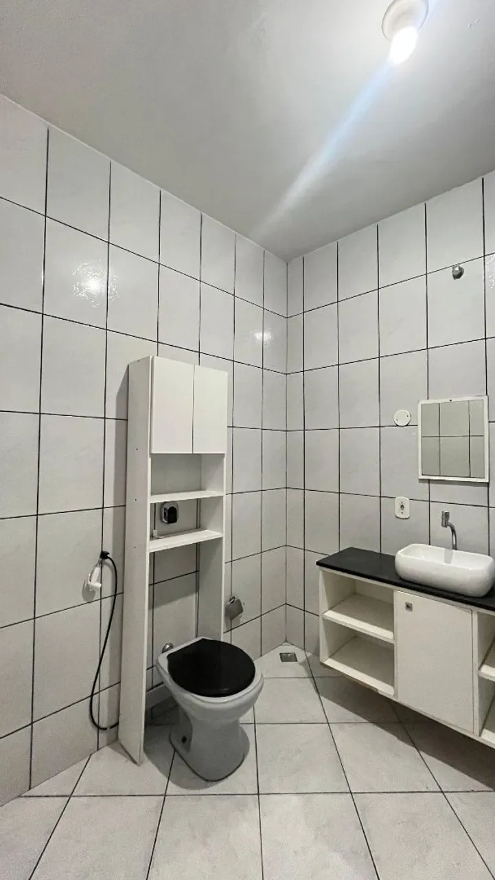 Casa sem mobília com 2 quartos e banheiro com box de vidro — photo 8
