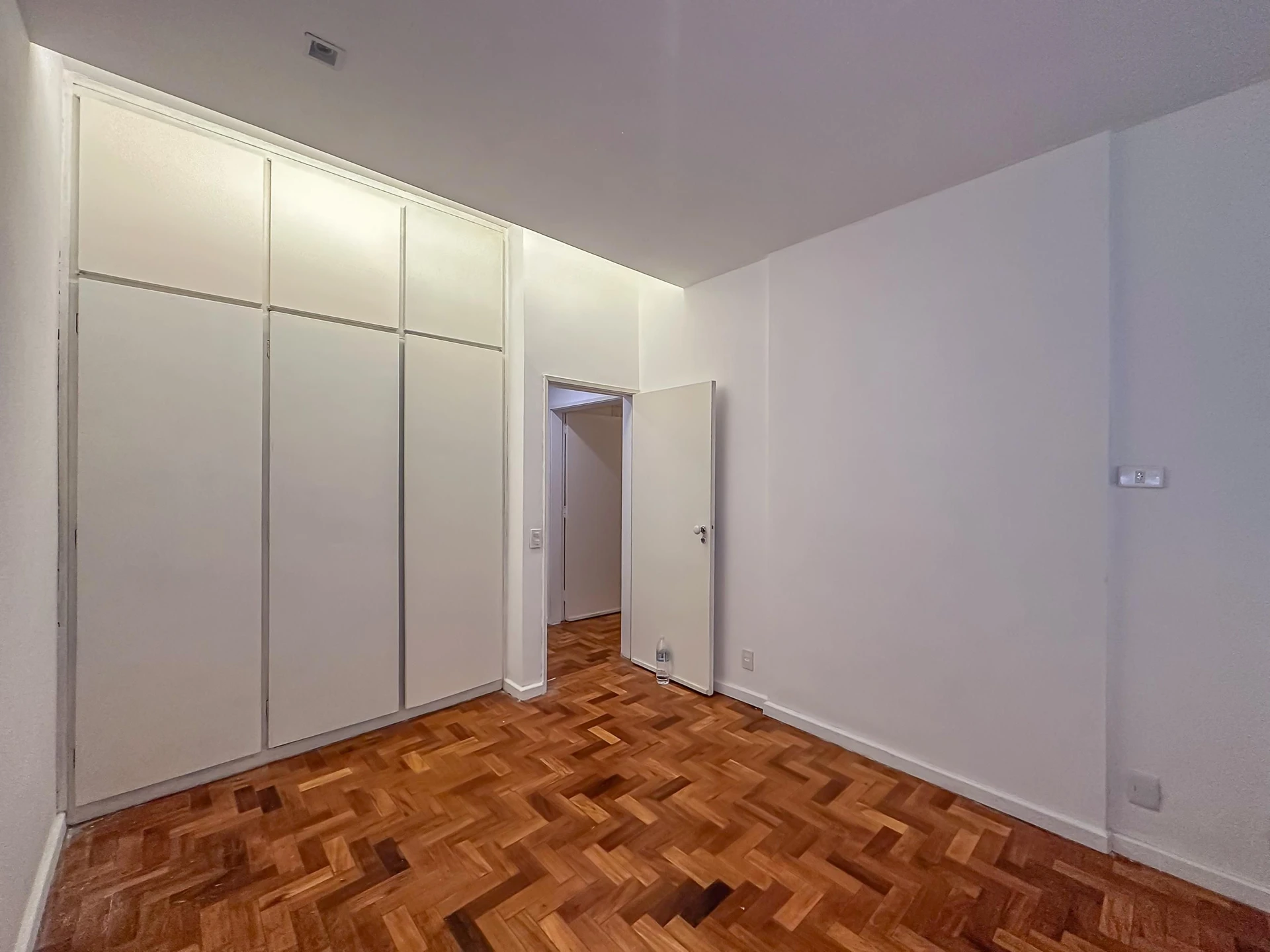 Apartment with 3 bedrooms, 1 en-suite and separate kitchen — photo 17