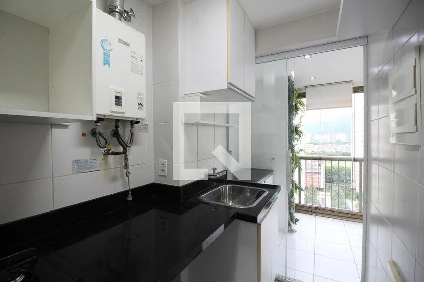 2-bedroom apartment with en-suite and glass balcony — photo 11