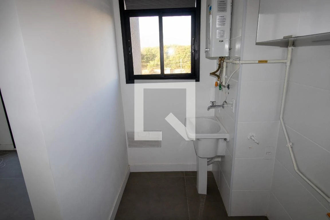 One-bedroom apartment in a building with a gym — photo 38