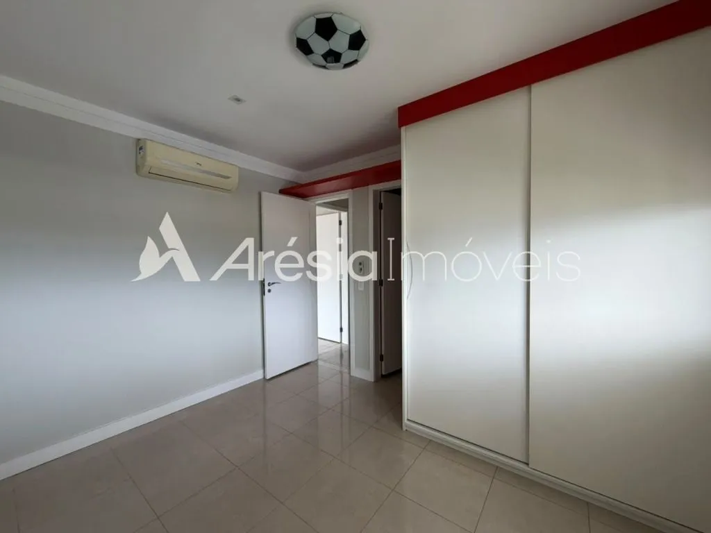 4-bedroom apartment in a building with a sauna — photo 22
