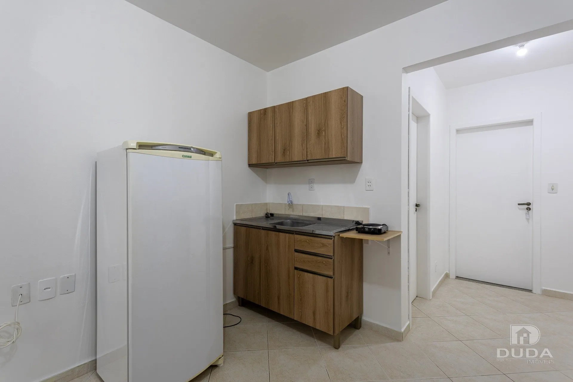 25 m² studio with compact kitchenette and 1 bathroom — photo 9