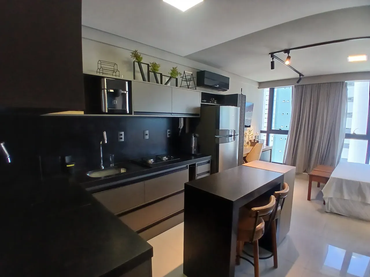 Apartment on the 7th floor with floor-to-ceiling windows — photo 4