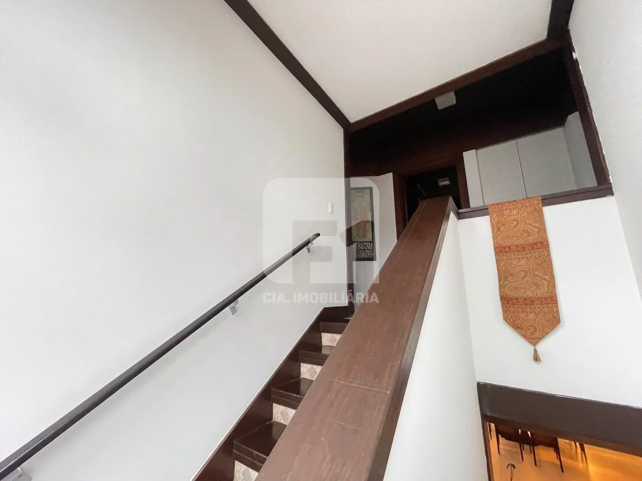Furnished 350 m² house with 6 bedrooms and 3 suites — photo 26