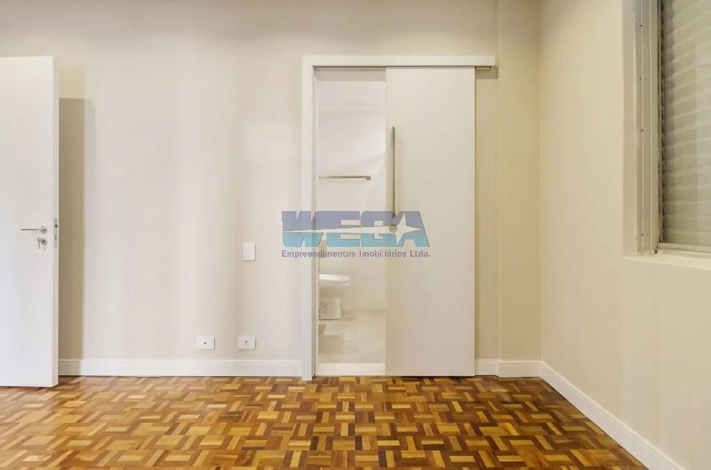 3-bedroom apartment with a walk-in closet — photo 30