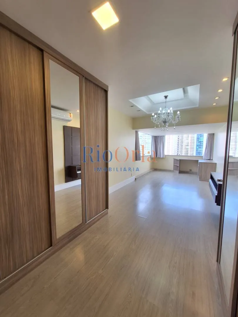 Unfurnished apartment with 4 bedrooms and 5 bathrooms — photo 51