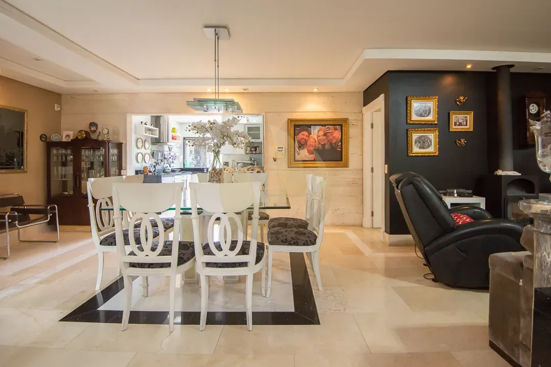 Furnished 860 m² house with 5 bedrooms and 10 bathrooms — photo 36